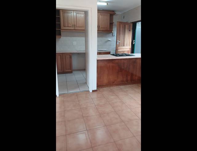 2 BEDROOM APARTMENT TO LET IN ESSENWOOD